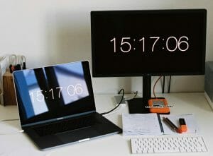 Jak przełączyć ekran z laptopa na monitor